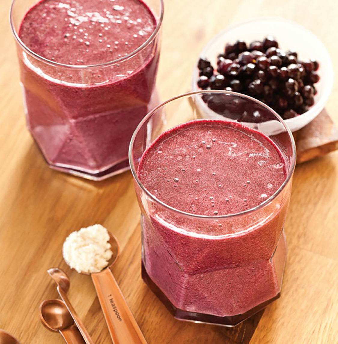 Black currant and wild blueberry antioxidants smoothie