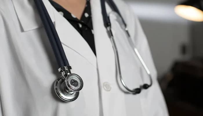 Doctor says Alberta’s proposed funding changes will result in ’10-minute medicine’