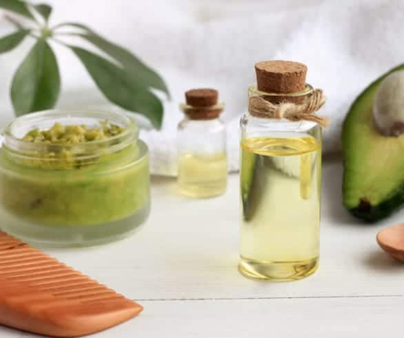 Save dried-out summer hair with this DIY hair mask!